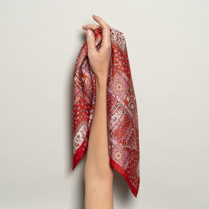 Red Anastasia Bandana